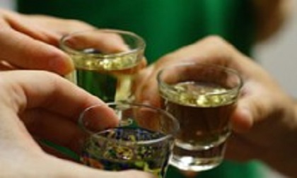 Khởi tố 2 nghi phạm giết người trên bàn nhậu