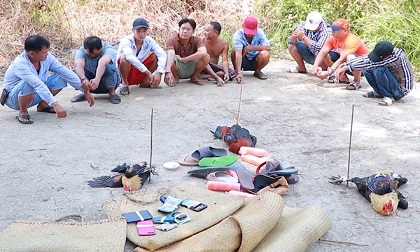 Nhóm thanh niên đá gà bị bắt ngày 30 Tết