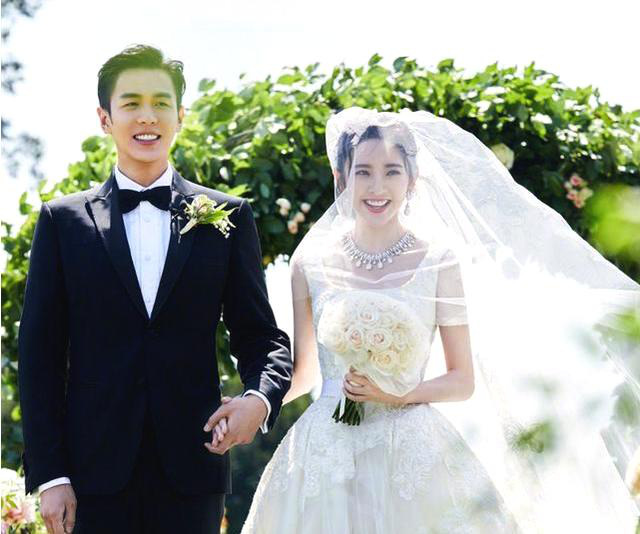Đến chúc Tết nhà dì chồng thì gặp người yêu cũ, cô dâu mới điếng người vì câu mỉa: “Xài lại giẻ cũ à?”, cách đáp trả ngay sau đó của chồng cô mới hả hê làm sao - Ảnh 1. Đến chúc Tết nhà dì chồng thì gặp người yêu cũ, cô dâu mới điếng người vì câu mỉa: “Xài lại giẻ cũ à?”, cách đáp trả ngay sau đó của chồng cô mới hả hê làm sao - Ảnh 1.