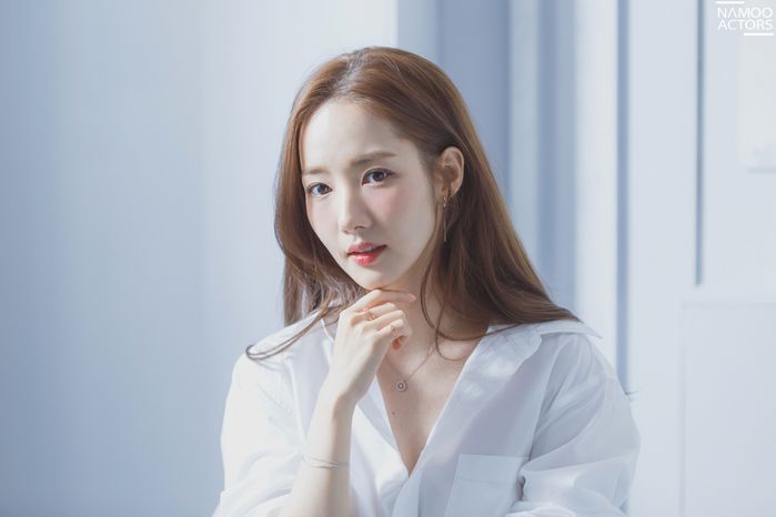 u30-nhung-park-min-young-van-dep-hoan-hao-chia-khoa-cham-soc-da-chinh-la-ngu-du-giac-f6a107