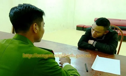 Trộm xe SH bị truy đuổi, nam thanh niên rút dao đâm công an