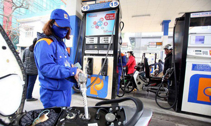 Giá xăng giảm mạnh sau Tết