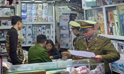 Hai cửa hàng ở Hà Nội tăng giá khẩu trang bị phạt gần 60 triệu