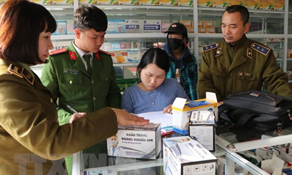 Xử lý 85 cửa hàng, hiệu thuốc “đội giá”, thu giữ gần 5.000 chiếc khẩu trang