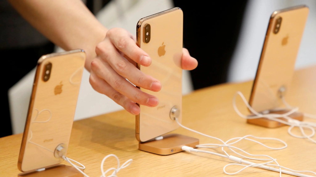 iPhone xach tay VN sap het hang de ban vi virus corona hinh anh 2 Cropped_1565744209RTS277I4.jpg