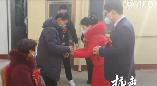 Dam cuoi khong mot nguoi khach, co dau chu re bit kin mat vi corona hinh anh 1 f79.jpg