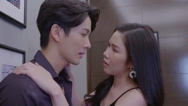 Biết chồng đưa bồ đi khám bệnh vợ âm thầm 
