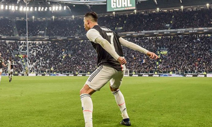 Ronaldo lập kỷ lục bằng 2 cú đá penalty thành công