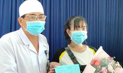Khánh Hòa: Niềm vui vỡ òa của nữ lễ tân nhiễm virus corona được xuất viện