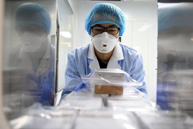 Virus corona bien the bat thuong trong o dich gia dinh hinh anh 1 z_virus.jpg