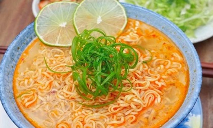 Sai lầm khi ăn mì tôm gây hại cho sức khỏe, 90% người Việt vẫn làm mỗi ngày