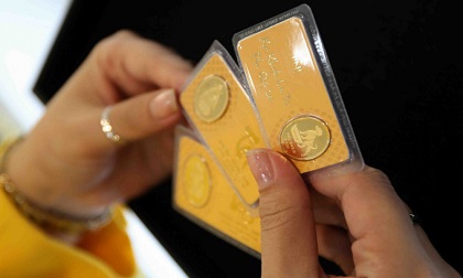 Giá vàng hôm nay 6/2: Sau đỉnh cao, giá vàng tuột dốc nhanh chóng