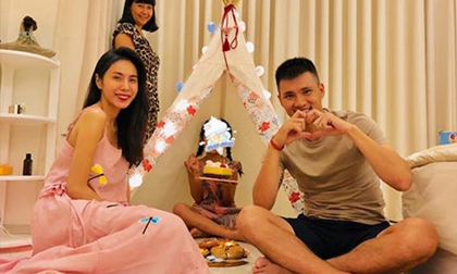 Bị chỉ trích làm màu, Thủy Tiên - Công Vinh nói lý do luôn giấu mặt con gái