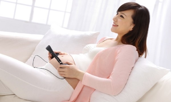 Cho bé nghe nhạc từ trong bụng giúp bé thông minh