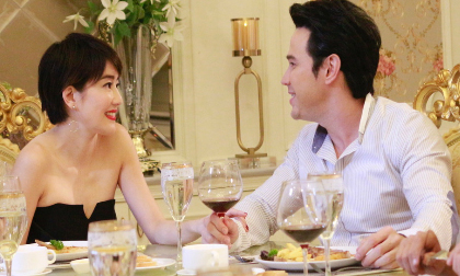 Chồng đưa bồ đi ăn nhà hàng, vợ mạnh tay đặt luôn bàn đối diện và lên kế hoạch “xử tội”