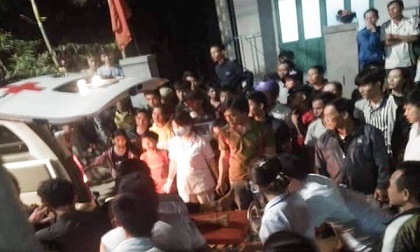 Mâu thuẫn khi chơi đánh bài, đâm đối thủ trọng thương