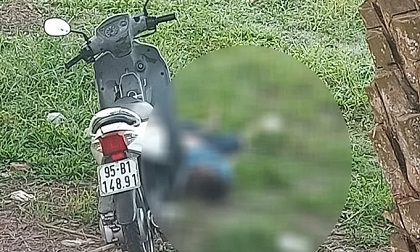 Thông tin bất ngờ vụ thanh niên chết bên xe máy, mặt dính đầy máu