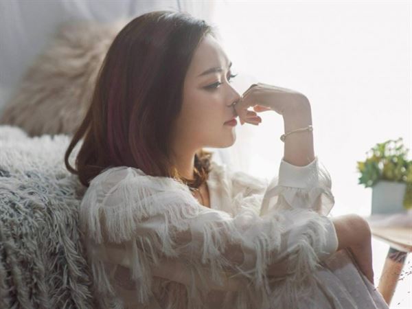 '. Phụ nữ khôn ngoan đừng nghĩ rằng mình đã biết hết bí mật của chồng .'