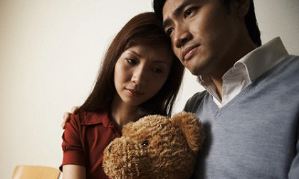 Thấy chồng mang 12 tỷ đi làm từ thiện, tôi vội can ngăn nhưng anh nói một câu khiến tôi vừa sốc vừa đau điếng