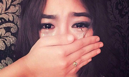 Đám tang vợ cũ của chồng, tôi tự tay làm những việc cuối cùng cho cô ấy rồi đeo khăn tang, ngồi cạnh linh cữu