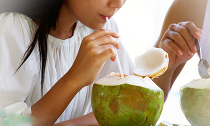 Uống nước dừa kiểu này là độc hơn thạch tín, nhiều người vẫn uống sai cách mà không biết