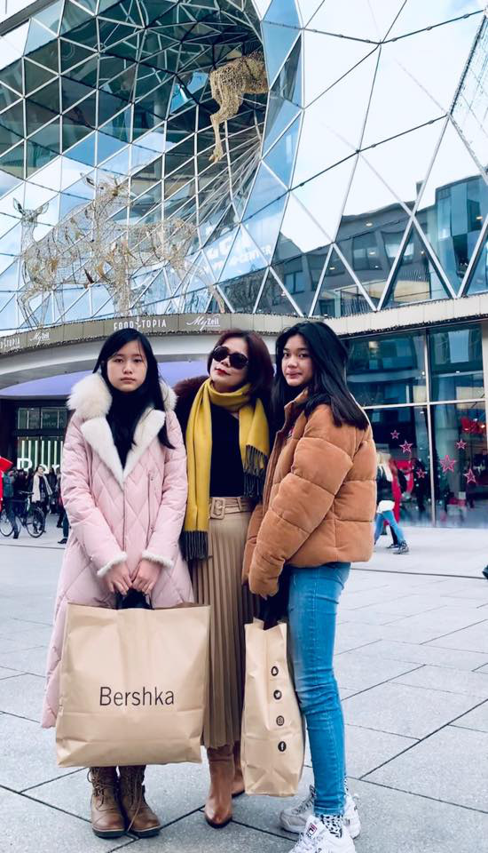 Mỹ Lệ: Nữ đại gia của showbiz, sẵn sàng cho bạn vay 200 tỷ chỉ qua một cuộc gọi điện thoại - Ảnh 8. Mỹ Lệ: Nữ đại gia của showbiz, sẵn sàng cho bạn vay 200 tỷ chỉ qua một cuộc gọi điện thoại - Ảnh 8.
