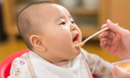 Bé 5 tháng tuổi mắc sỏi thận nguy hiểm tới tính mạng, nguyên nhân từ thói quen ăn uống mỗi ngày