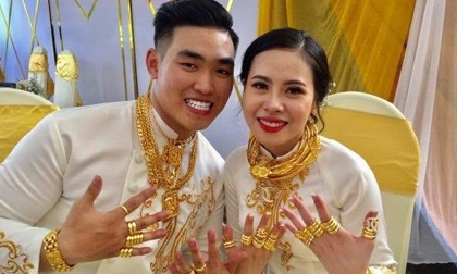 Cô dâu chú rể đeo vàng đầy người, nhận 2,5 tỷ trong đám cưới ở TP.HCM