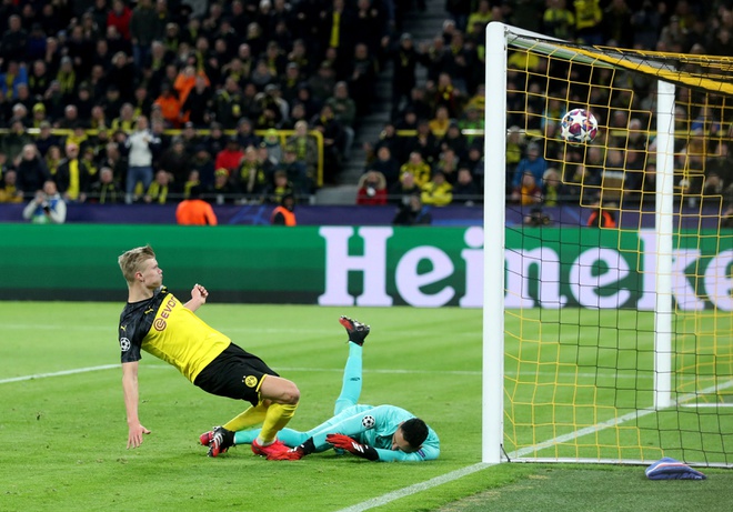Haaland lap cu dup giup Dortmund danh bai PSG hinh anh 2 2020_02_18T212854Z_1786039177_RC293F9ZWPX4_RTRMADP_3_SOCCER_CHAMPIONS_DOR_PSG_REPORT.JPG