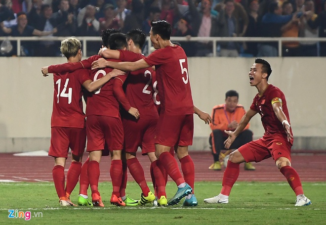 Tuyen Viet Nam tiep tuc dan dau khu vuc tren bang xep hang FIFA hinh anh 1 111_zing.jpg