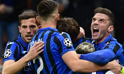 Atalanta đặt một chân vào tứ kết Champions League