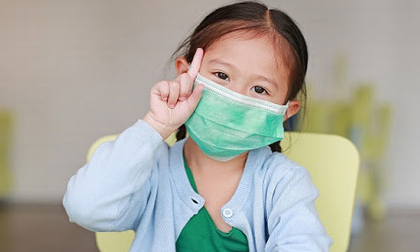 Việc bố mẹ cần làm mỗi ngày để phòng tránh lây nhiễm virus Covid-19 cho trẻ