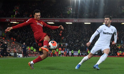 Liverpool thắng 18 trận liên tiếp sau màn lội ngược dòng