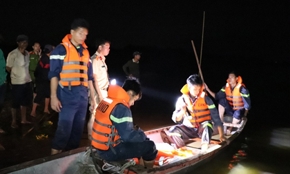 Tìm thấy 6 thi thể trong vụ lật thuyền trên sông Vu Gia
