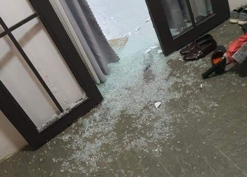 CLIP: Biệt thự chủ tịch HĐQT Công ty bất động sản Đà Nẵng bị nhóm người mang hung khí đập phá  - Ảnh 3.