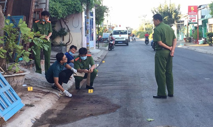 Xông vào nhà truy sát, thanh niên bị chủ nhà chém chết