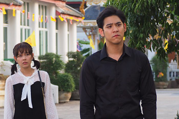 Chê vợ bán hàng rong không có xu dính túi, chồng ngẩn người khi sếp nói: 'Cô ấy vừa mua xe 2 tỷ bên mình' - Ảnh 1