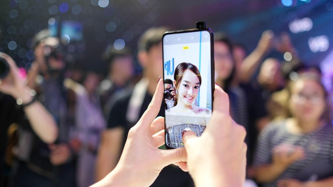 Loat smartphone giam gia tot trong mua dich Covid-19 hinh anh 5 DSCF1169viv.jpg