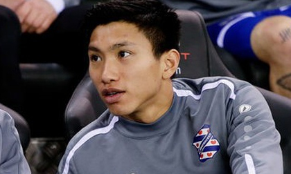 Văn Hậu ngồi trên khán đài nhìn đồng đội thua 1-3 trước Ajax