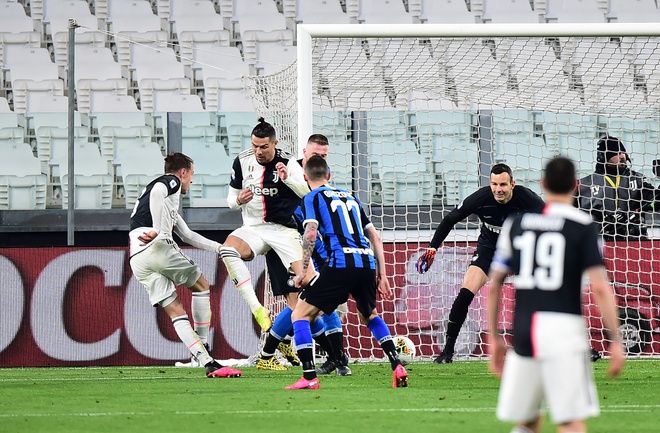 Ronaldo ghi dau giup Juventus dai thang o derby Italy hinh anh 2 2020_03_08T210140Z_2144052064_RC2XFF9PBOY3_RTRMADP_3_SOCCER_ITALY_JUV_INT_REPORT.JPG