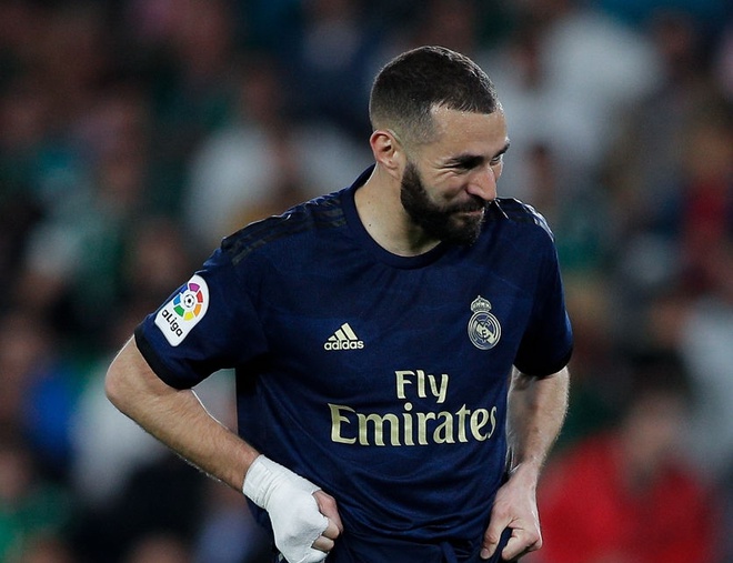 Benzema mac sai lam, Real tra gia dat truoc Betis hinh anh 1 gettyimages_1211216560_1024x1024.jpg