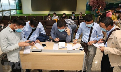 11/14 người mắc Covid-19 đều cùng chuyến bay, sẽ khai báo y tế toàn dân