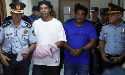 Ronaldinho đối mặt nguy cơ ngồi tù 6 tháng