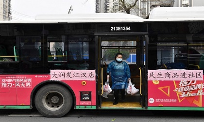 Chuyên gia Trung Quốc: Virus corona có thể bay xa 4,5 m và tồn tại trong không khí ít nhất 30 phút