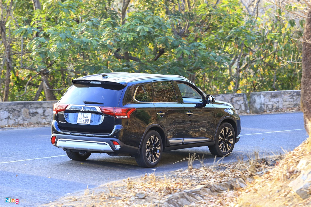 Nhung lua chon xe 7 cho dang chu y gia duoi 1 ty dong hinh anh 7 Mitsubishi_Outlander_2020_Zing_1_.JPG