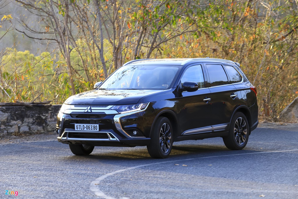 Nhung lua chon xe 7 cho dang chu y gia duoi 1 ty dong hinh anh 6 Mitsubishi_Outlander_2020_Zing_2_.JPG