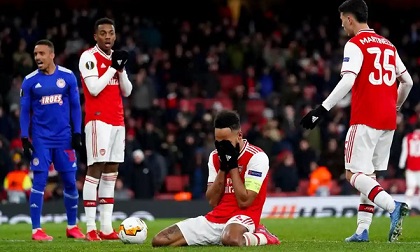Cầu thủ Arsenal tiếp xúc với người nhiễm Covid-19