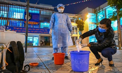 Làm gì để phòng dịch Covid-19 nơi làm việc, ký túc xá?