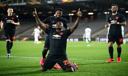 MU đặt một chân vào tứ kết Europa League sau trận thắng 5-0