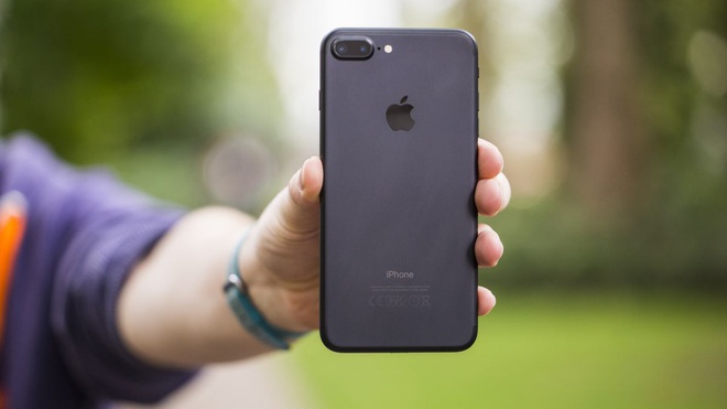 Loat iPhone chinh hang giam gia manh hinh anh 2 iphone7plus_handson_02_420_90.jpg